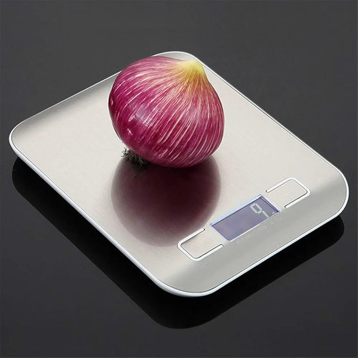 A 10 Kg/ 22 lbs Stainless Steel Digital Kitchen Food Scale with Onion on it.