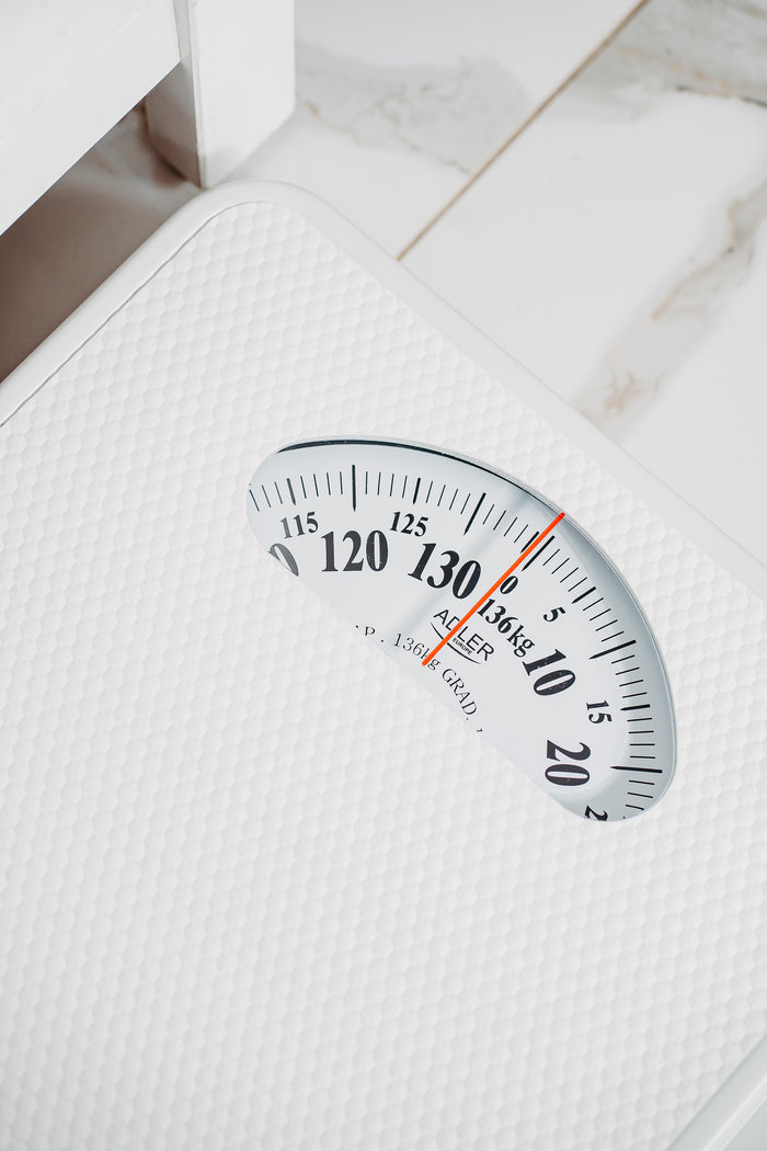 Adler AD 8179 Mechanical Bathroom Scale – Classic White Design