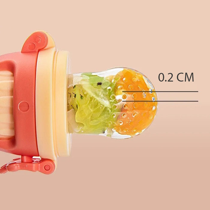Displaying the hole size of feeding area on Baby Fruit Feeder