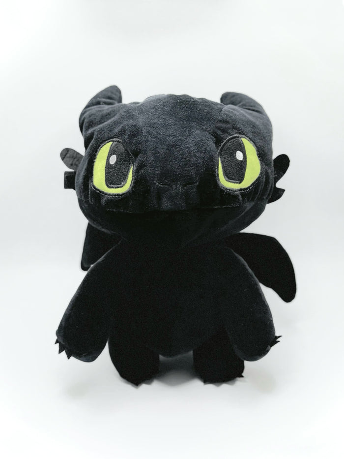 A soft and fluffy Night Fury Toothless "Classic Face" plush chalk bag by Fatworm. Featuring large expressive eyes and a long-durable handmade design, this cute and functional gear is the perfect climbing gift for climbers.